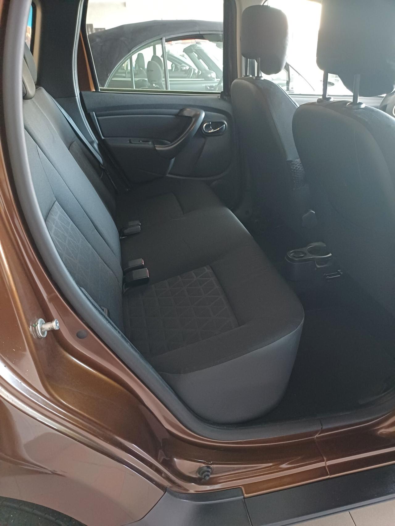 Dacia Duster 1.6 Laureate 4×2 GPL