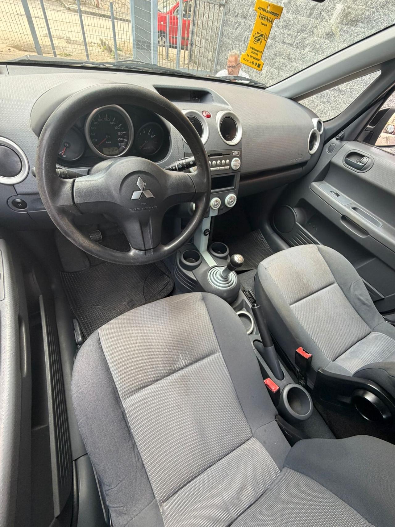 Mitsubishi Colt 1.1 12V 5p. Invite