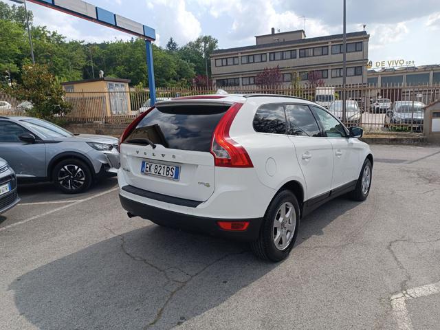 VOLVO XC60 DRIVe kINETIC 163 cv