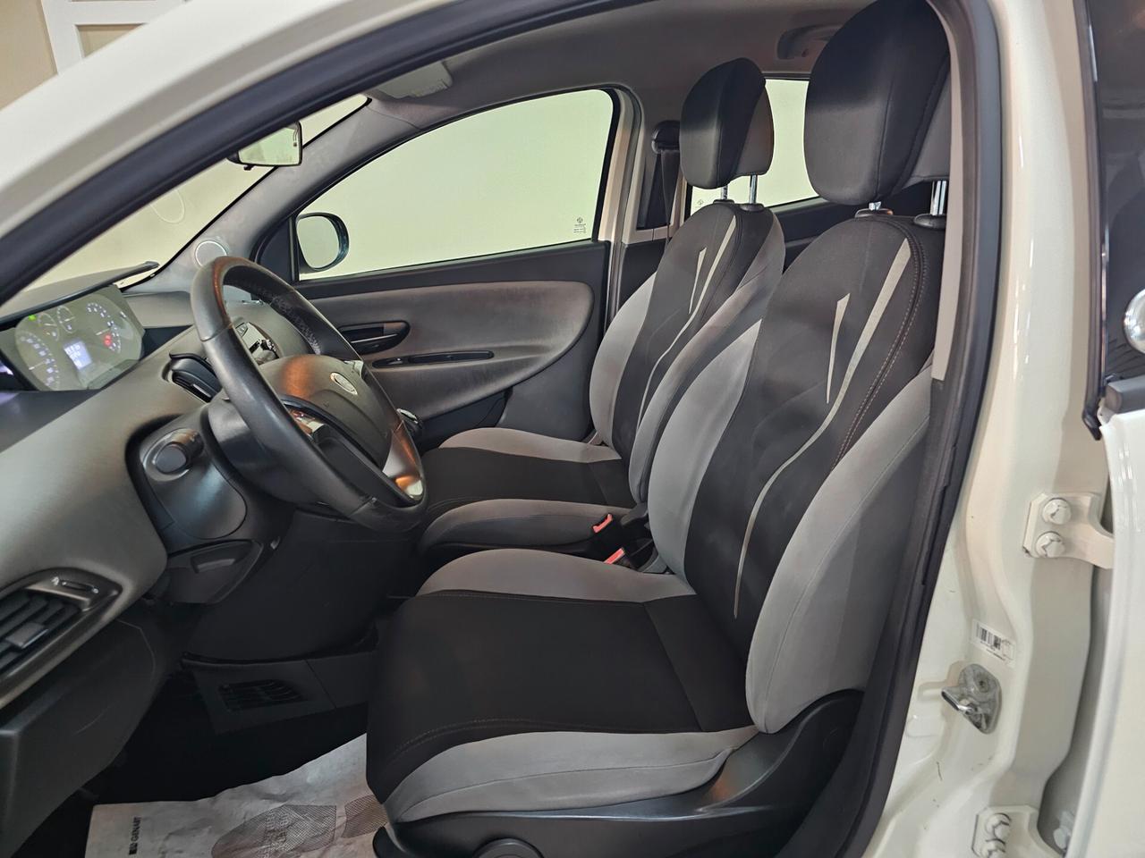 Lancia Ypsilon 0.9 TwinAir 85 CV 5 porte Metano Ecochic Gold