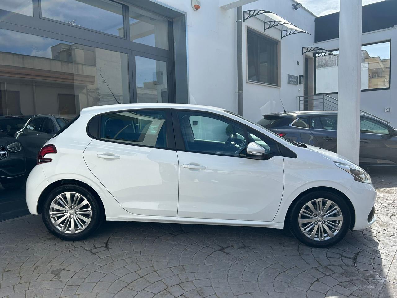 Peugeot 208 1.6 HDI 75Cv 5P ALLURE-2016