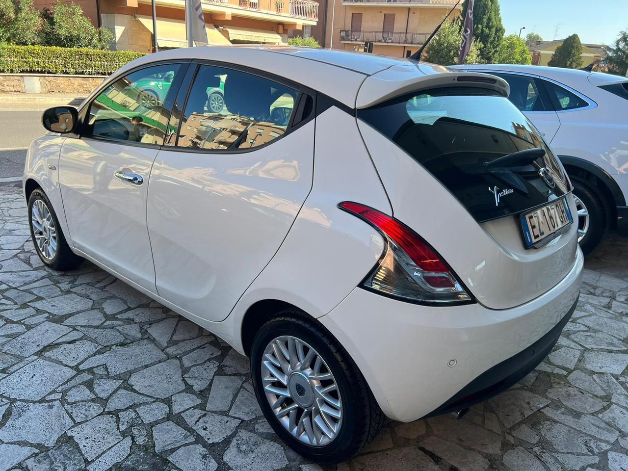 Lancia Ypsilon 1.2 69 CV 5 porte Gold * DISTRIBUZIONE FATTA * * GOMME NUOVE *