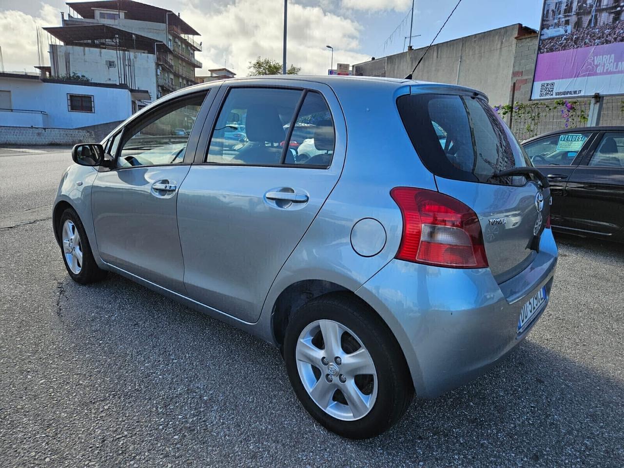 Toyota Yaris 1.0 5 porte