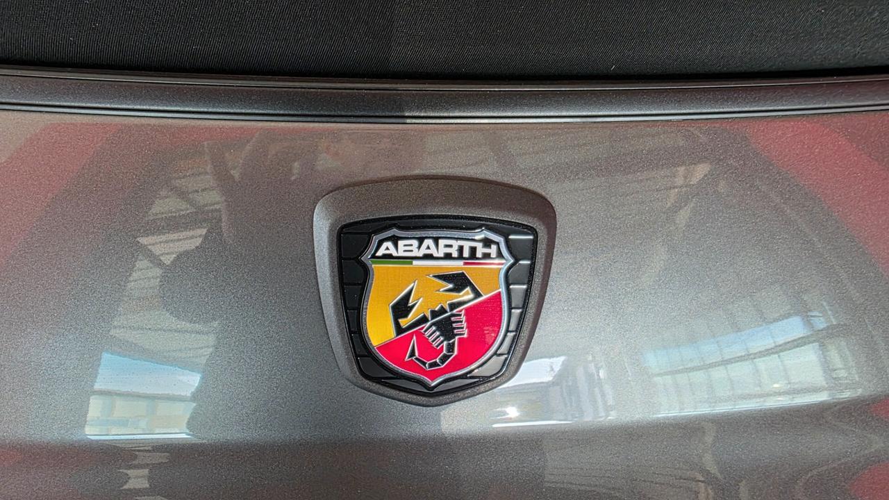 Abarth 500 C 1.4 Turbo T-Jet MTA Bicolore da €150/mese