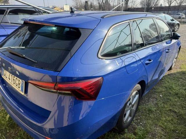 SKODA Octavia 2.0 TDI EVO SCR DSG Wagon Executive Navi LED UniPr