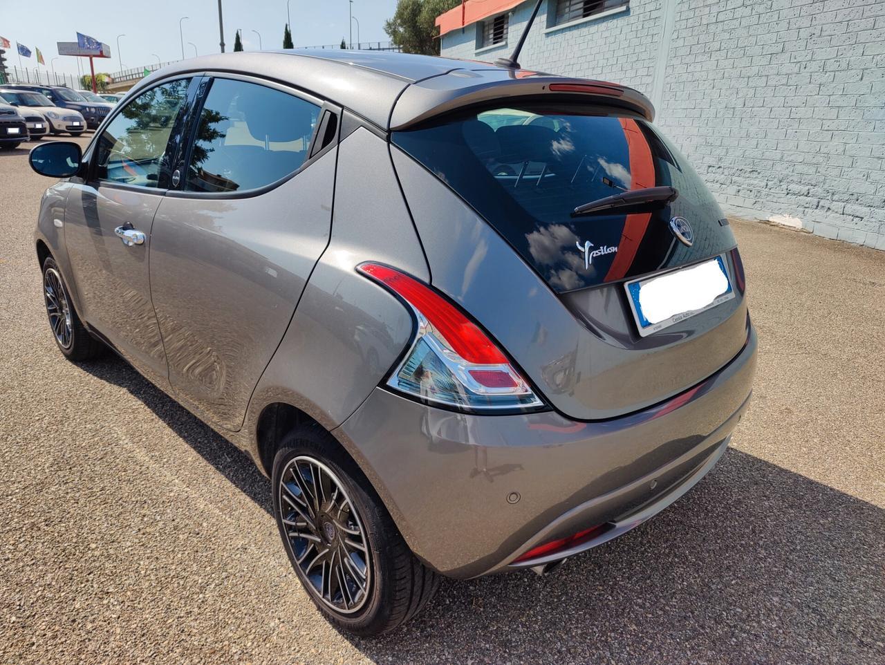 Lancia Ypsilon 1.0 FireFly 5 porte S&S Hybrid Ecochic Gold