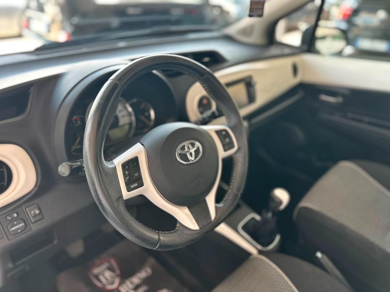 Toyota Yaris 1.0 5 porte Lounge 2014