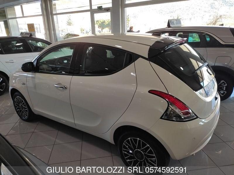 Lancia Ypsilon 1.0 FireFly 5 porte S&S Hybrid Platino