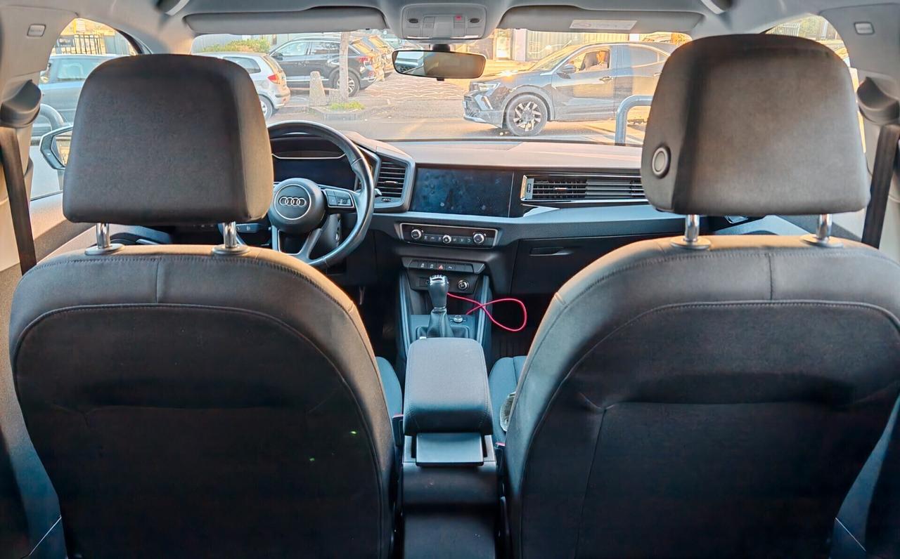 Audi A1 citycarver 35 TFSI Identity Contrast