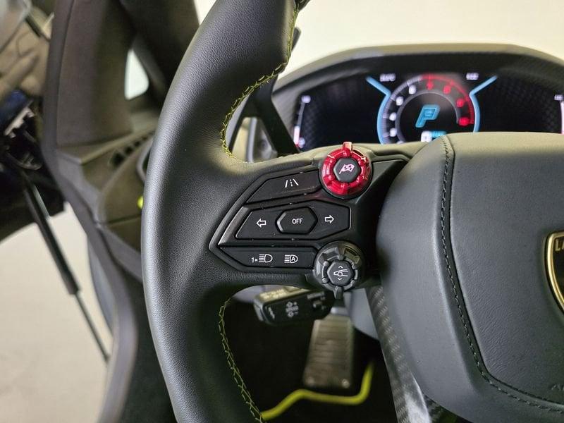 Lamborghini Revuelto Revuelto 6.5 V12