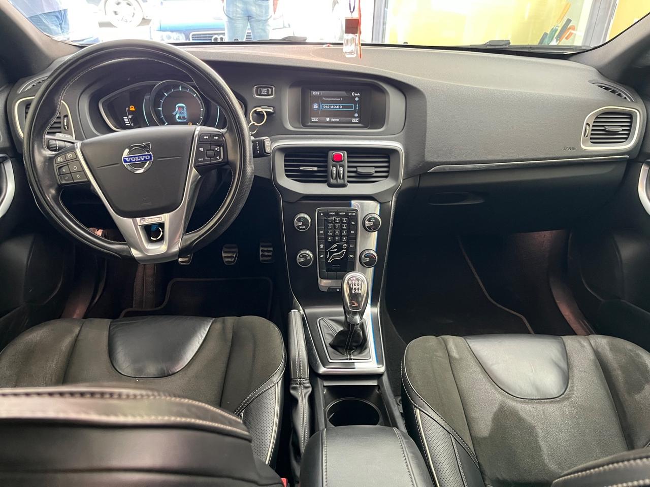 Volvo V40 D2 1.6 R-design Momentum
