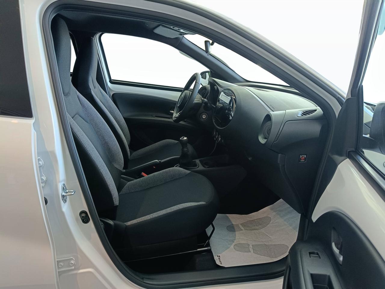 TOYOTA Aygo X 1.0B ACTIVE MT - MY24