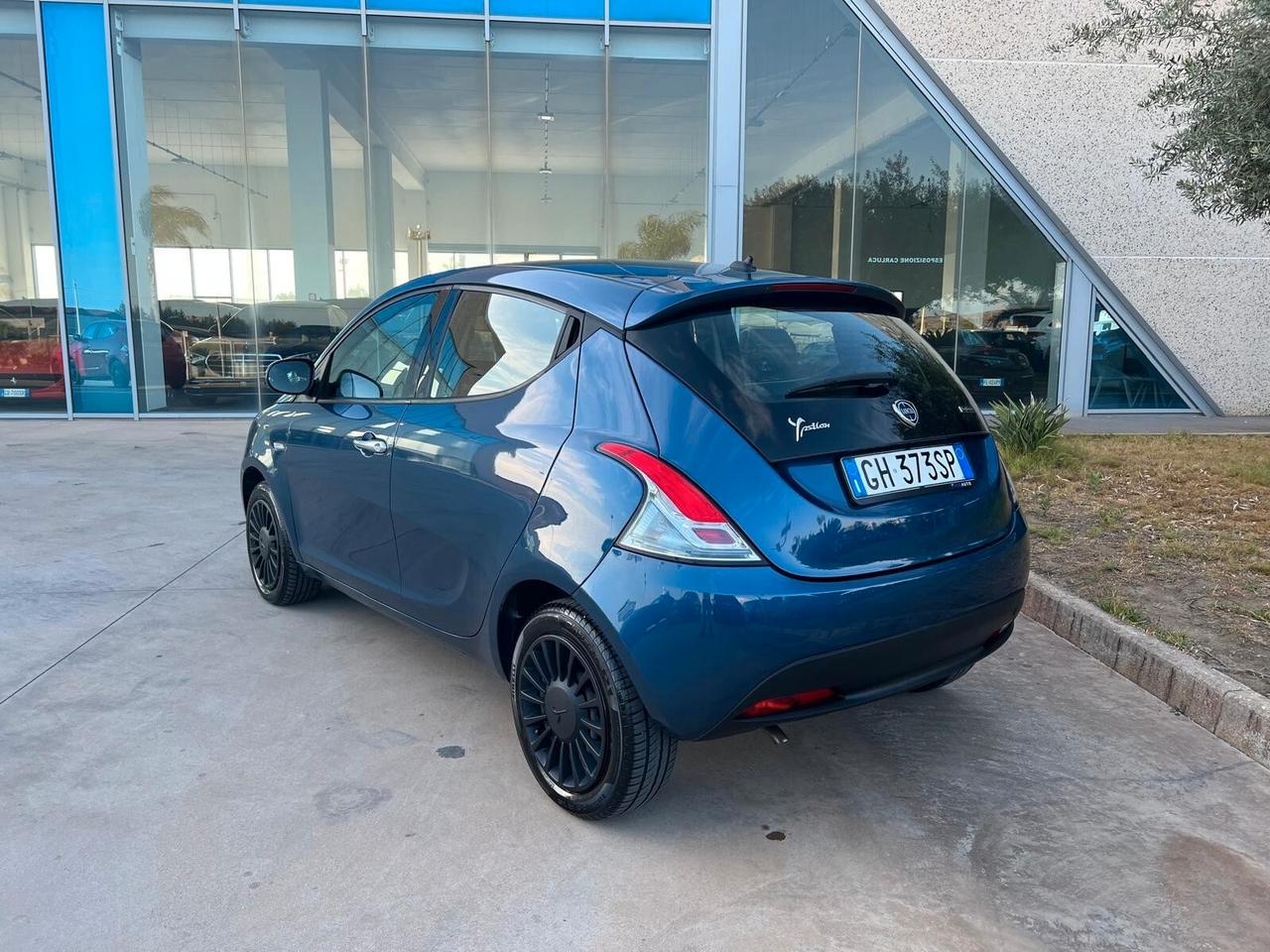 Lancia Ypsilon 1.0 Hybrid Ecochic