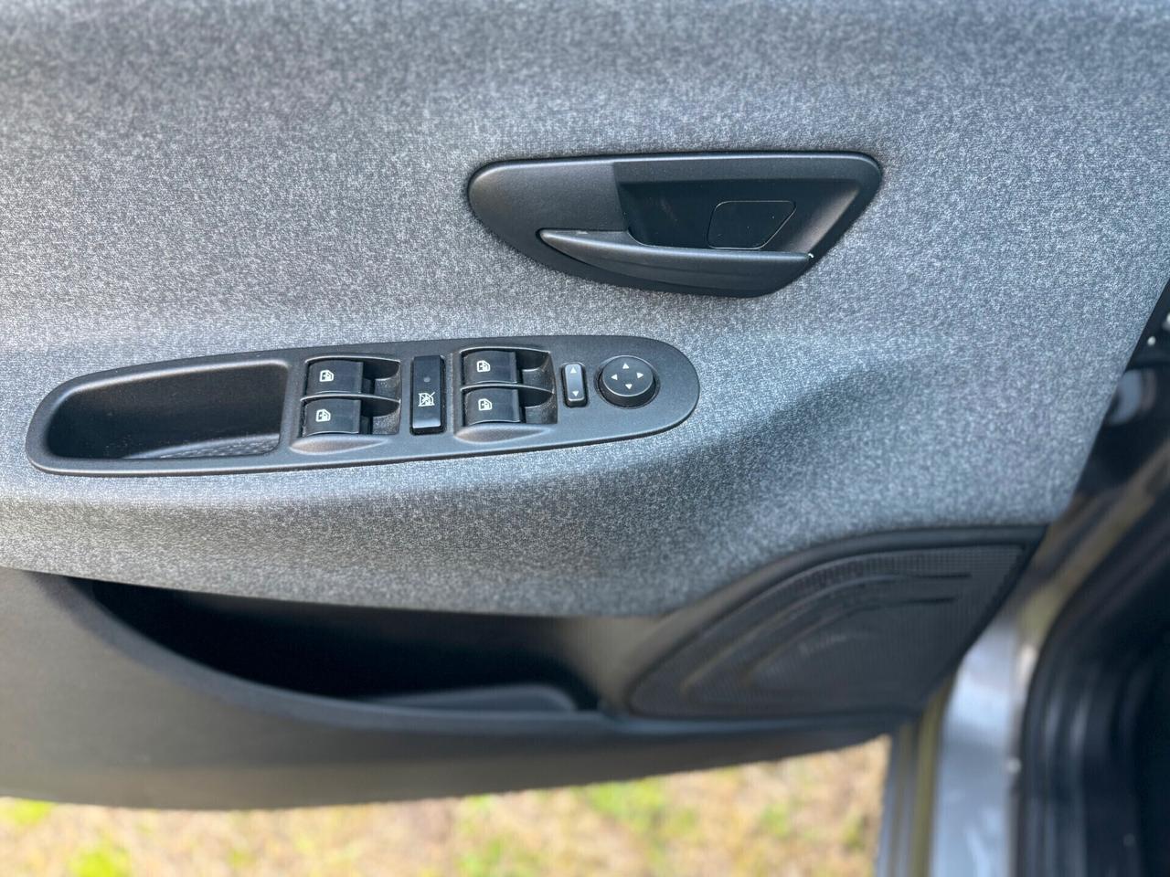 Lancia Ypsilon 1.0cc 70cv Hybrid Silver Plus