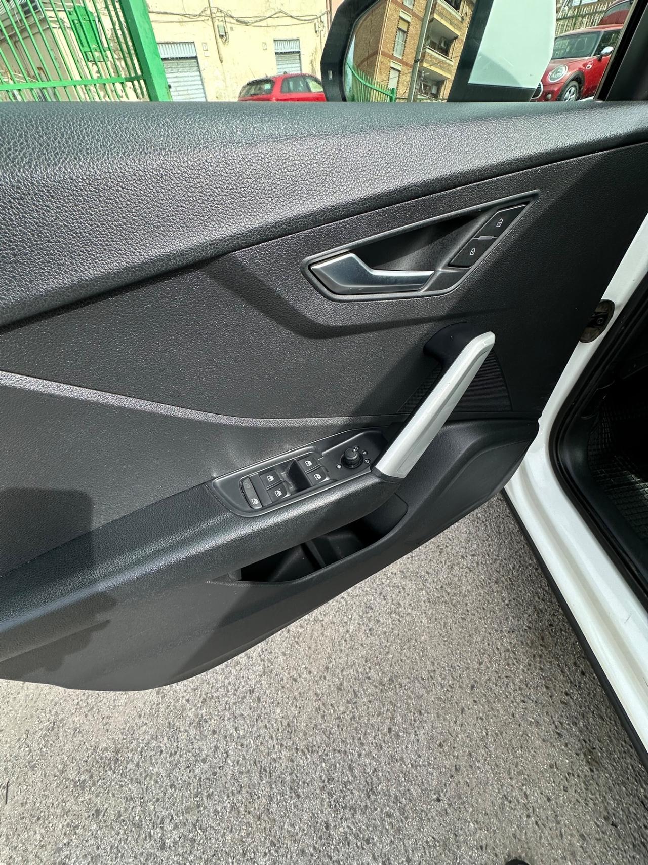 Audi Q2 30 TDI S tronic Identity Black