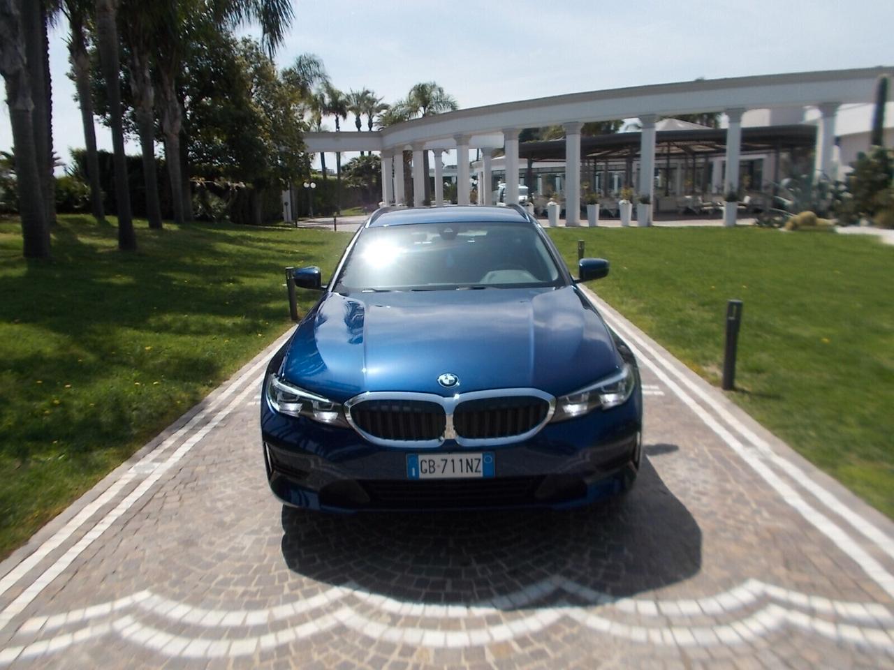 Bmw 318d Touring 150cv Aut. *FULL OPT.* da VETRINA