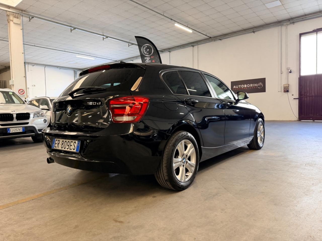 Bmw 120 120d 5p. Unique