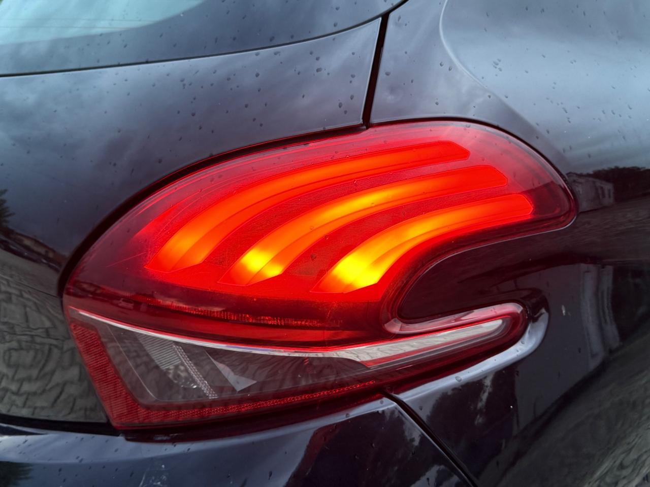 Peugeot 208 BlueHDi 75CV EURO6B INCIDENTATA