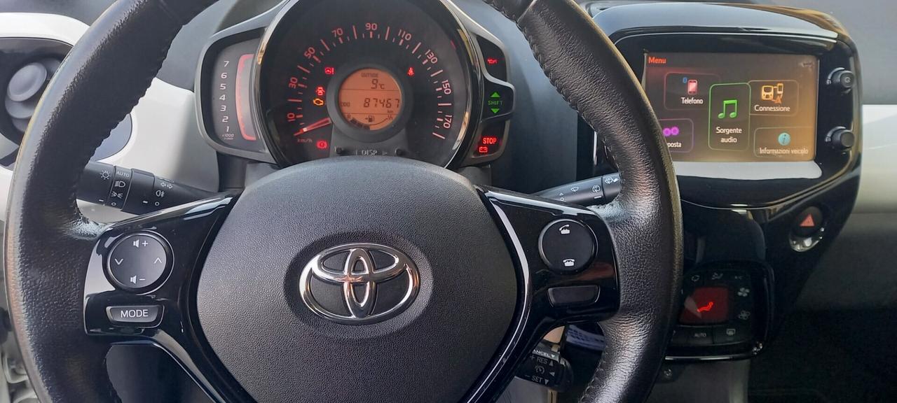 Toyota Aygo Benzina cc. 1.000 Mod. X-Play 5 Porte Utilizzabile anche per i Neopatentati SOLO 87.470 KM...!!!