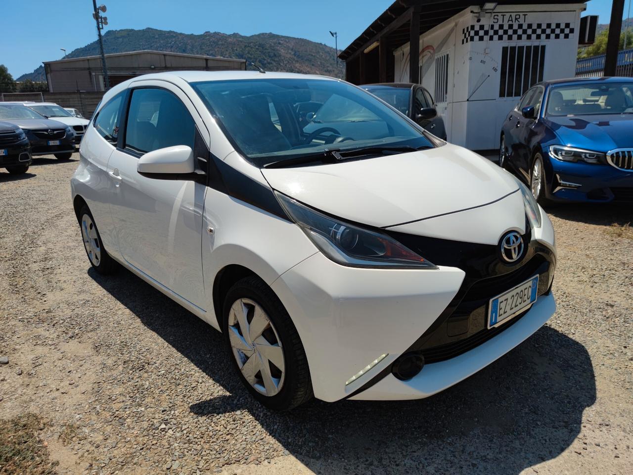 Toyota Aygo 1.0 VVT-i 69 CV 3 porte x-clusiv