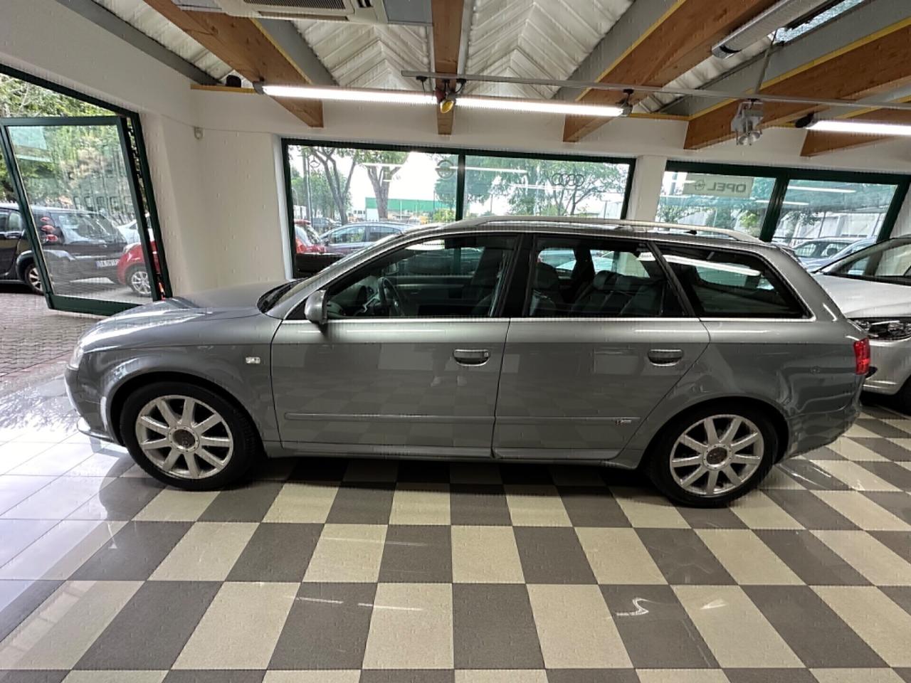 Audi A4 2.0 16V TDI S-LINE