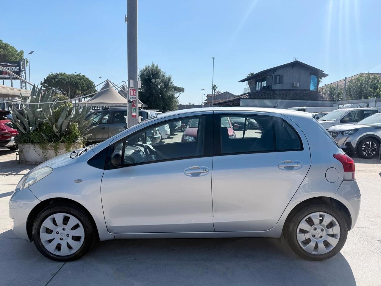 Toyota Yaris 1.0 5 porte Luxury pack
