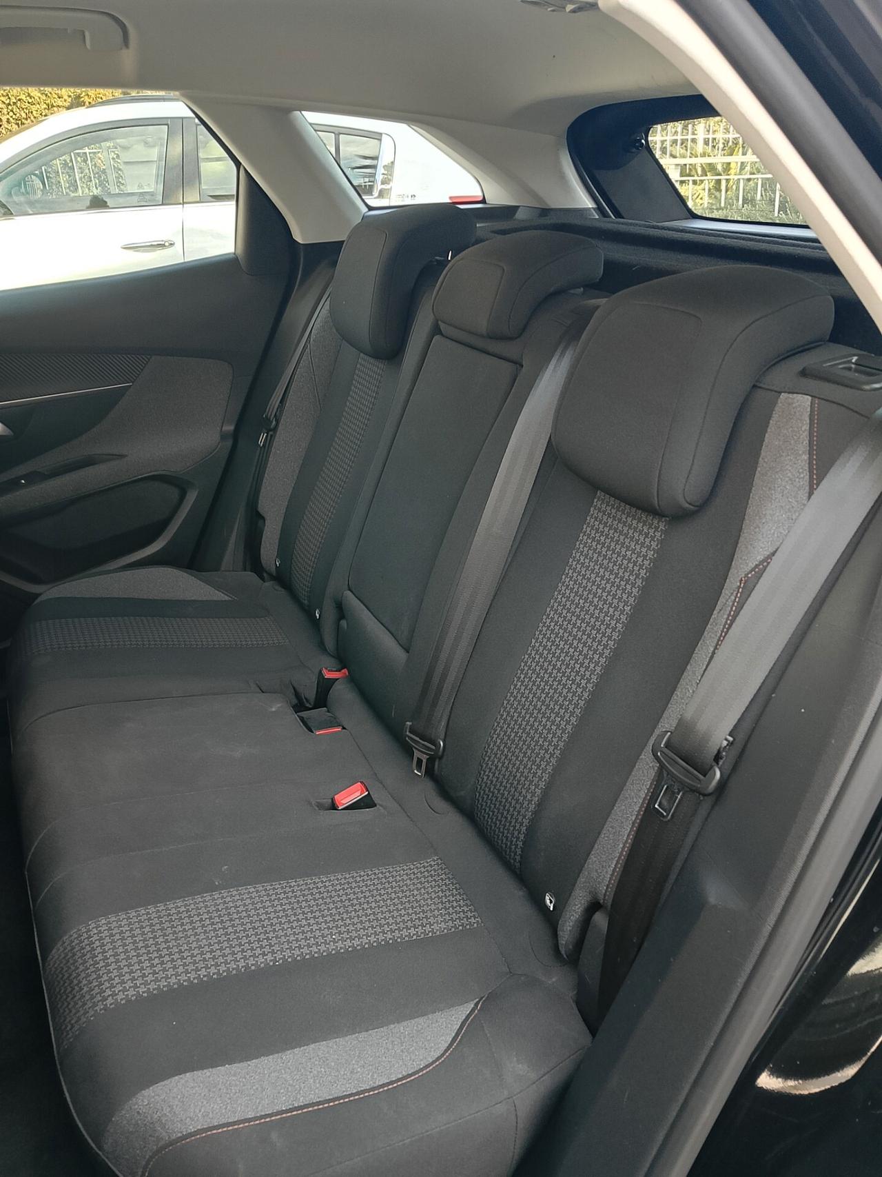 Peugeot 3008 BlueHDi 130 S&S Allure