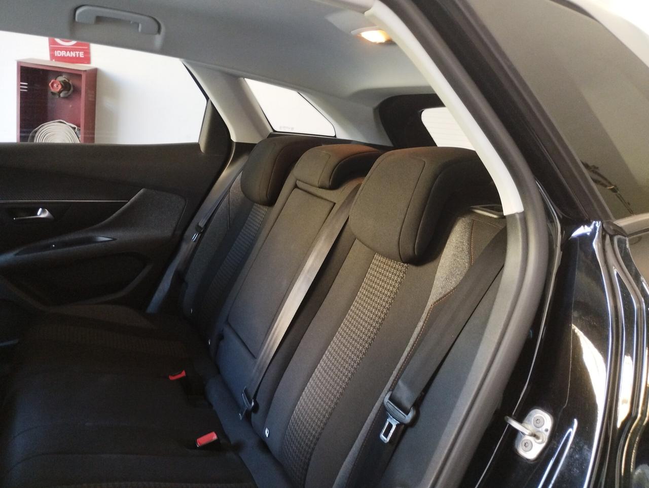 Peugeot 3008 BlueHDi 130 S&S Business
