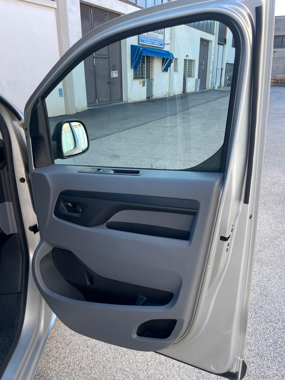 Peugeot Expert BlueHDi 115 S&S PL-TN Combi Standard 9 POSTI