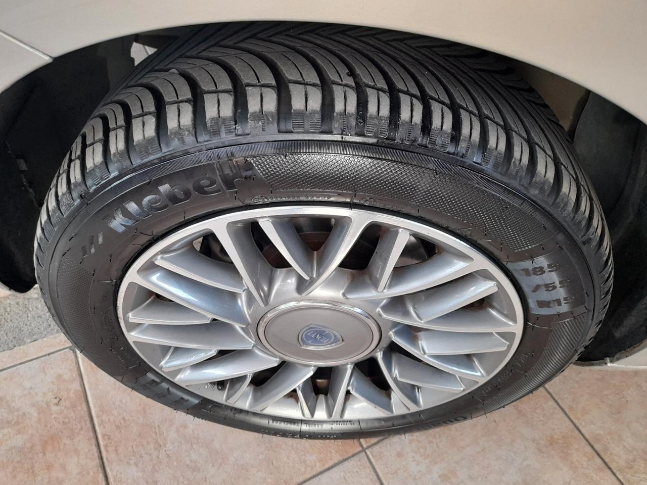Lancia Ypsilon 1.2 69 CV 5 porte S&S Platinum