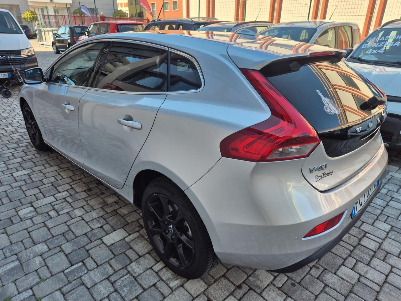 Volvo V40 T2