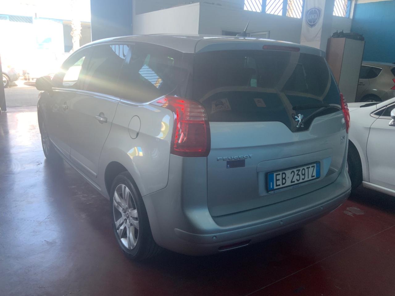 Peugeot 5008 2.0 HDi 150CV Féline