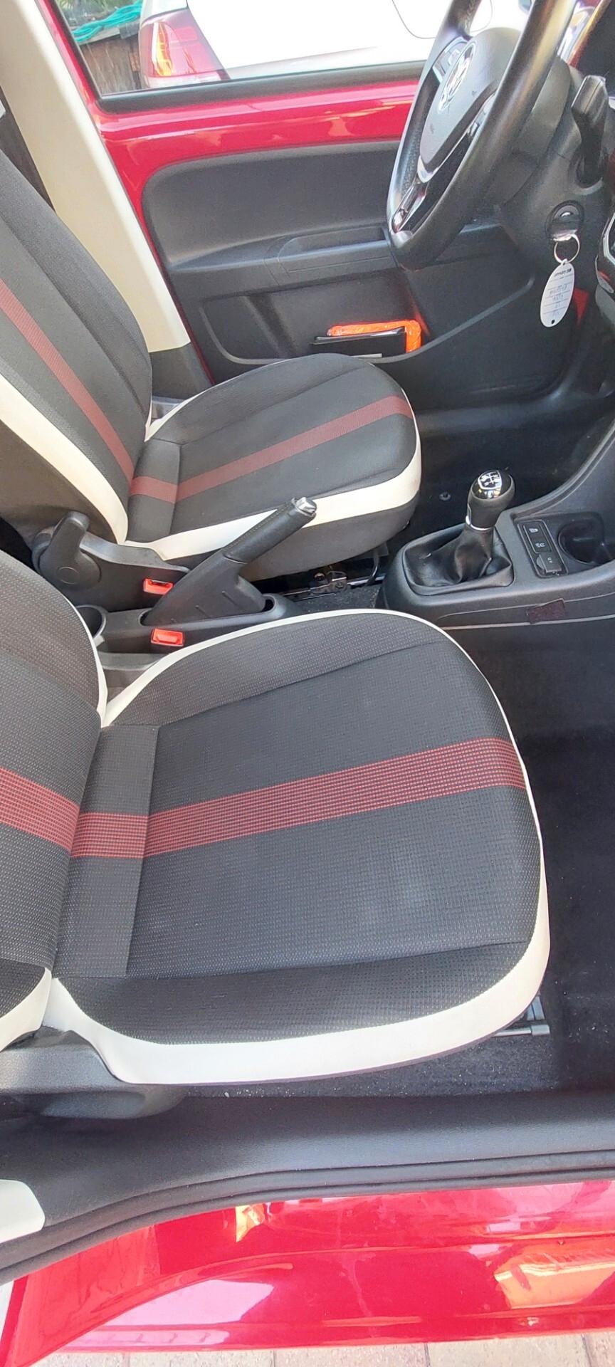 VOLKSWAGEN UP BENZINA/METANO DI SERIE TELEFONO LEGA PELLE SENSORI IMPECCABILE