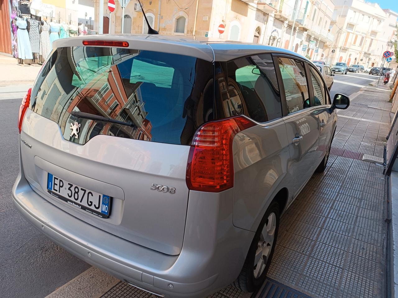 Peugeot 5008 1.6 HDi 112CV ALLURE 7 POSTI NAVI GANCIO TRAINO