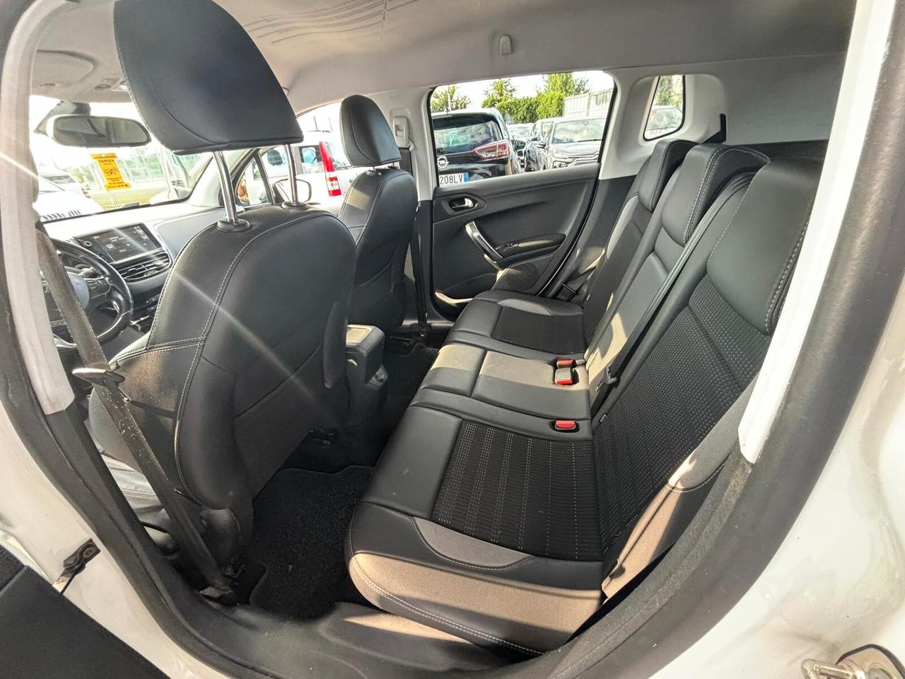 Peugeot 2008 1.6 e-HDi 115 CV Stop&Start Allure
