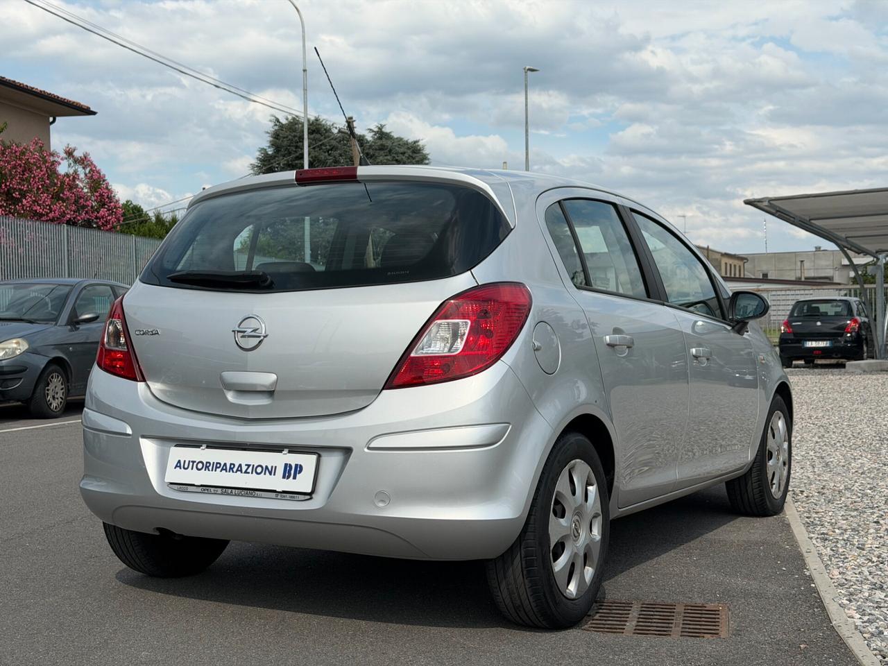 Opel Corsa 1.2 5 porte Cosmo