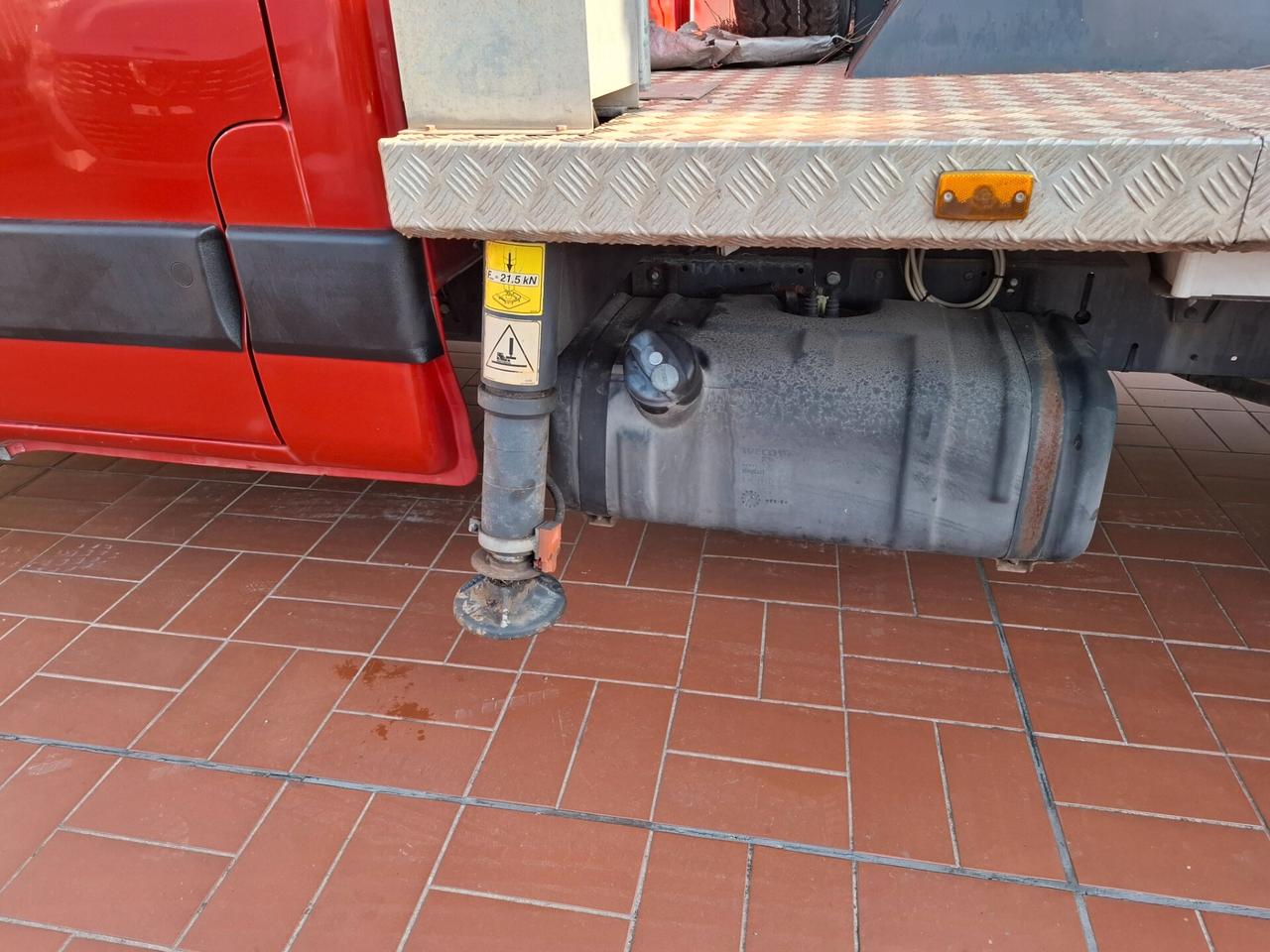 IVECO DAILY CON PIATTAFORMA MOBILE