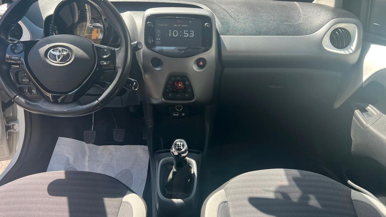 Toyota Aygo Connect 1.0 VVT-i 72 CV 5 porte x-clusiv