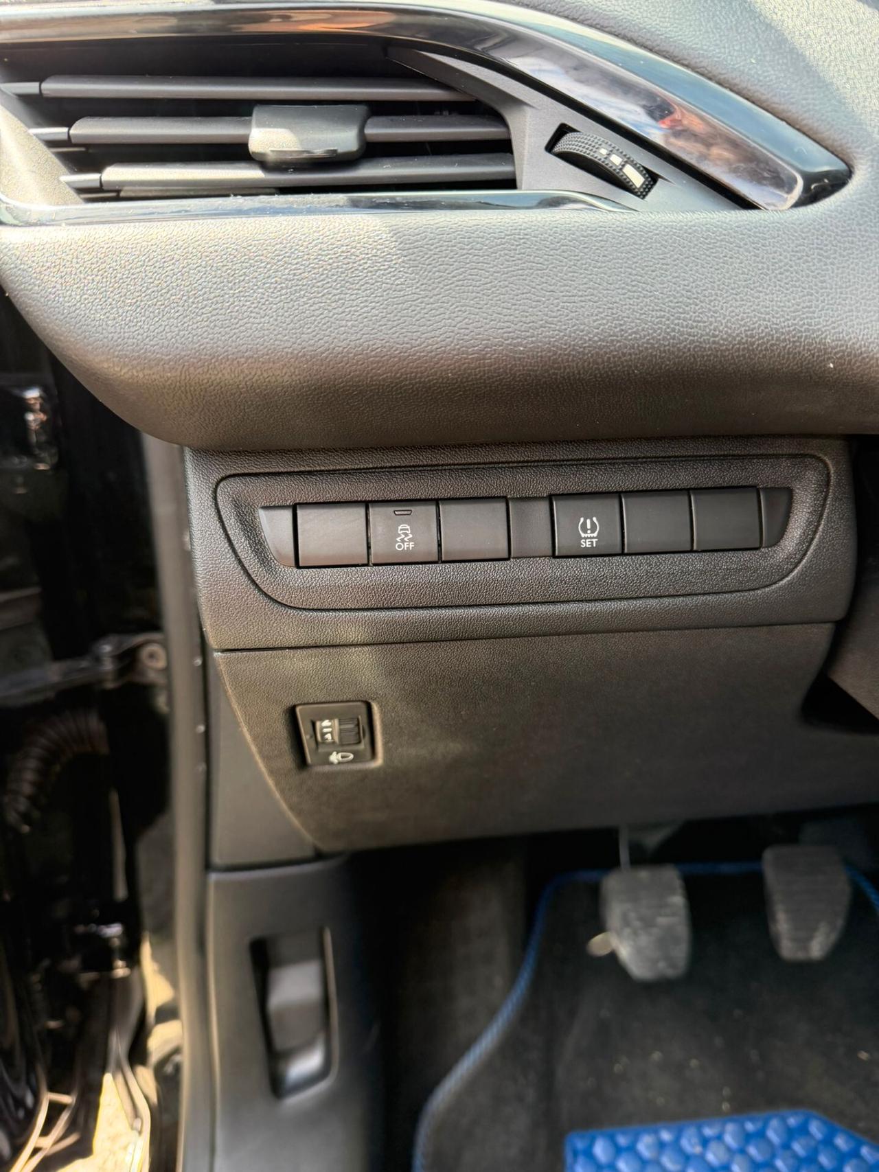 Peugeot 208 1.4 HDi 68 CV 5 porte Allure