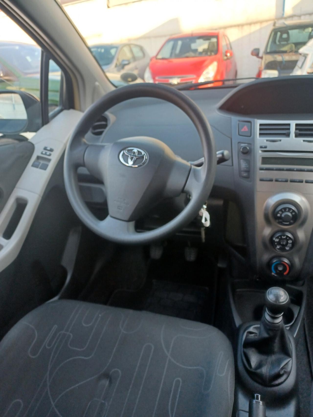 Toyota Yaris 1.4 D-4D 90 CV 5 PORTE ANNO 2010