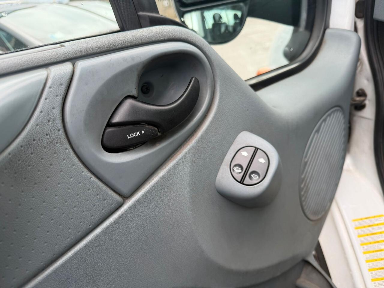 Ford Transit 2.4D CASSONATO 2011