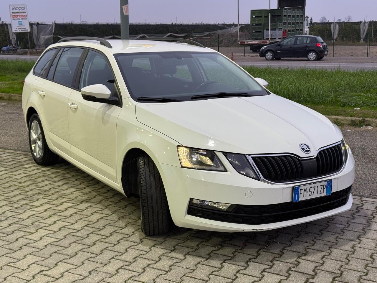 Skoda Octavia 1.6 TDI 2018 automatico Autocarro n1 4 posti