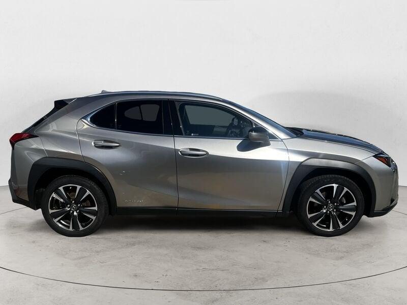 Lexus UX 250h 2.0 Luxury 4wd cvt