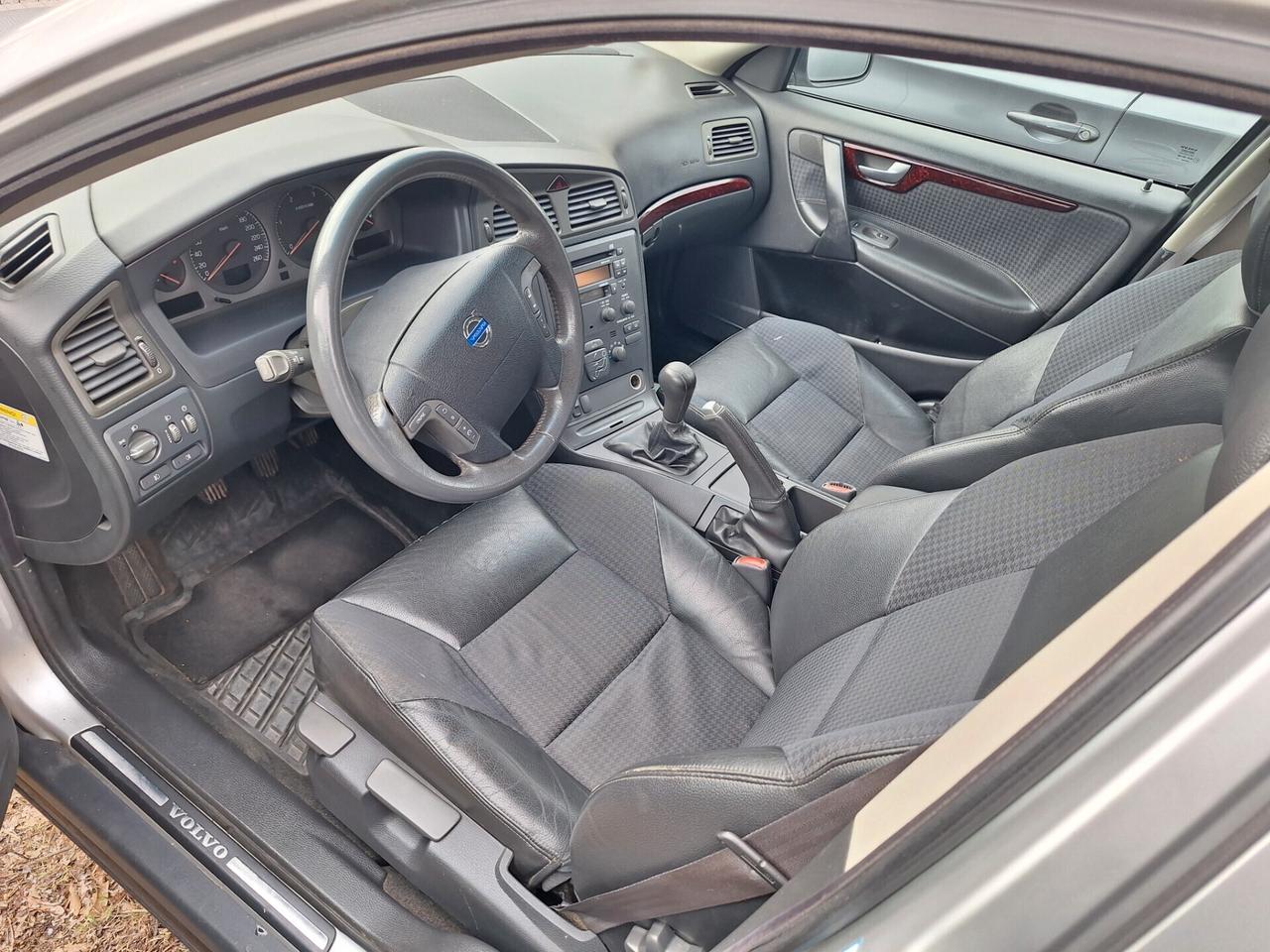 Volvo V70/XC70 V70 2.4 D5 20V cat Momentum FAMIGLIARE