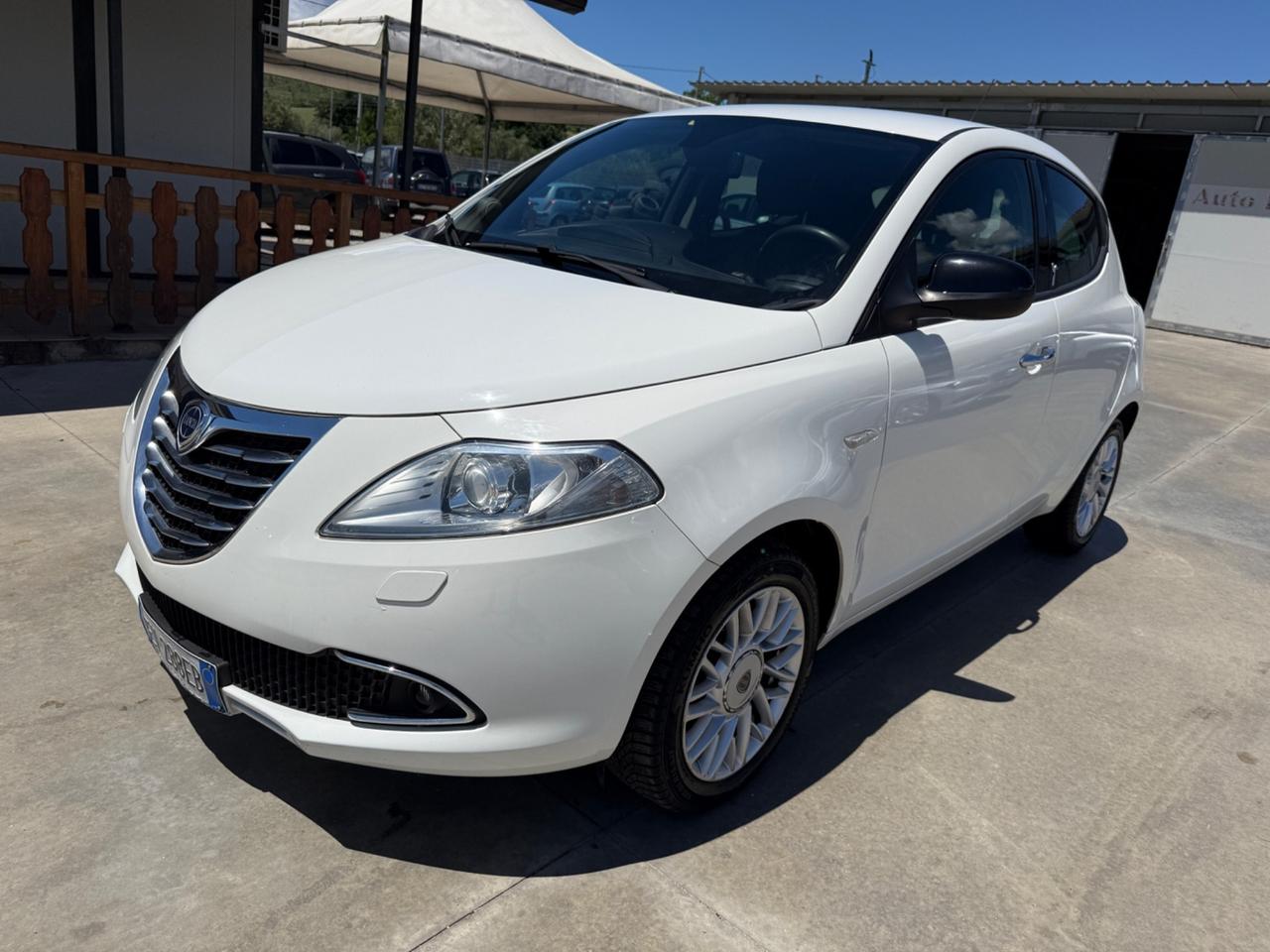 Lancia Ypsilon 0.9 TwinAir 85 CV Cambio Automatico