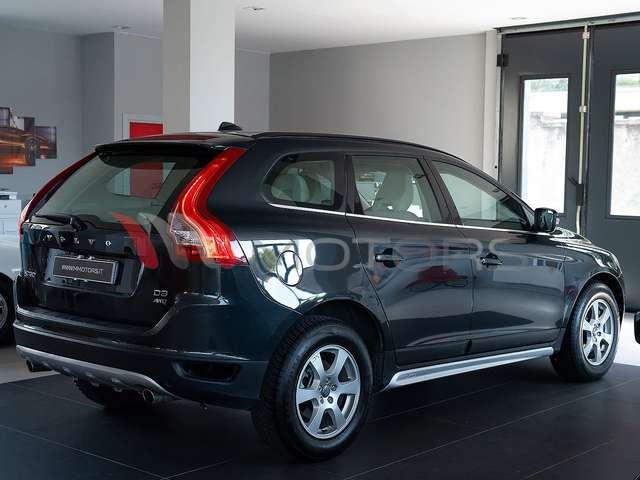 Volvo XC60 2.4 d3 Momentum AWD 163 CV Geartronic