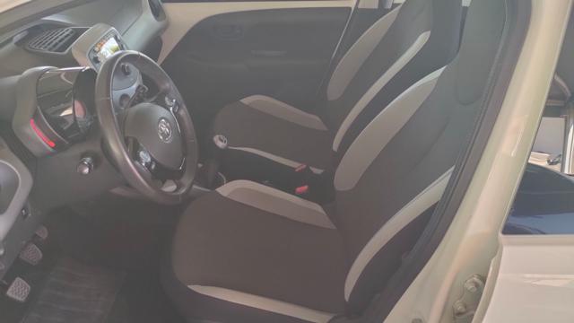 TOYOTA Aygo 1.0 VVT-i 69 CV 5P. x-cool 38000KM UN PROPRIETARIO