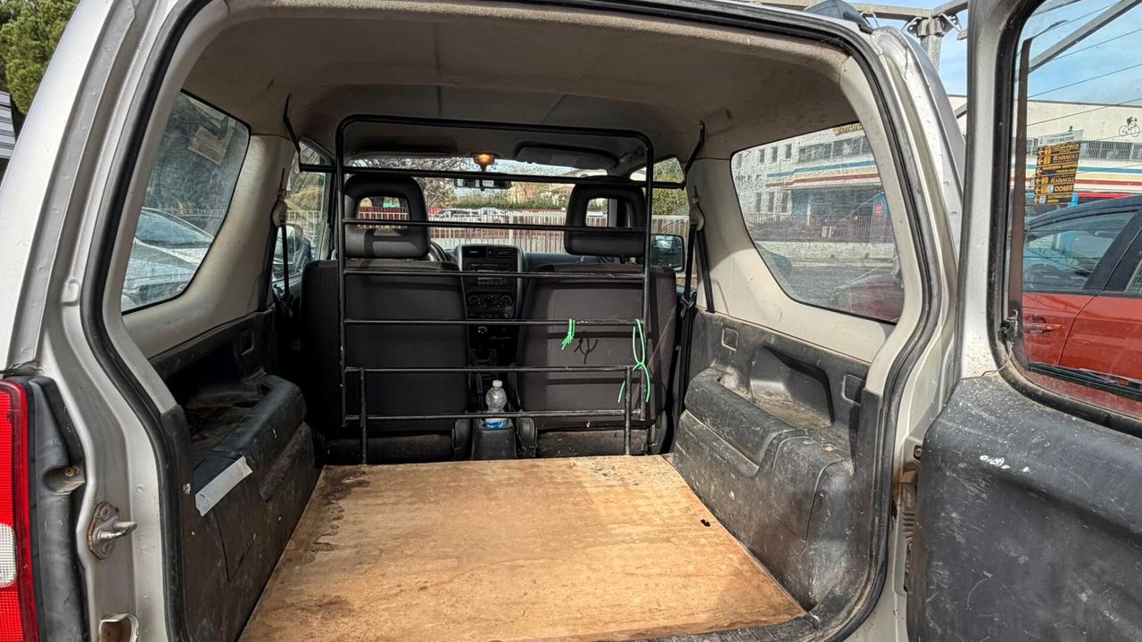 Suzuki Jimny 1.5 DDiS cat 4WD JLX Autocarro