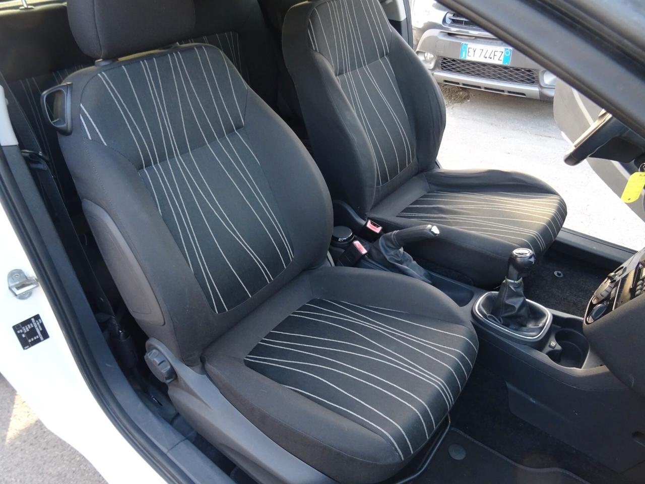 Opel Corsa 1.2 3 porte Club OK NEOPATENTATI