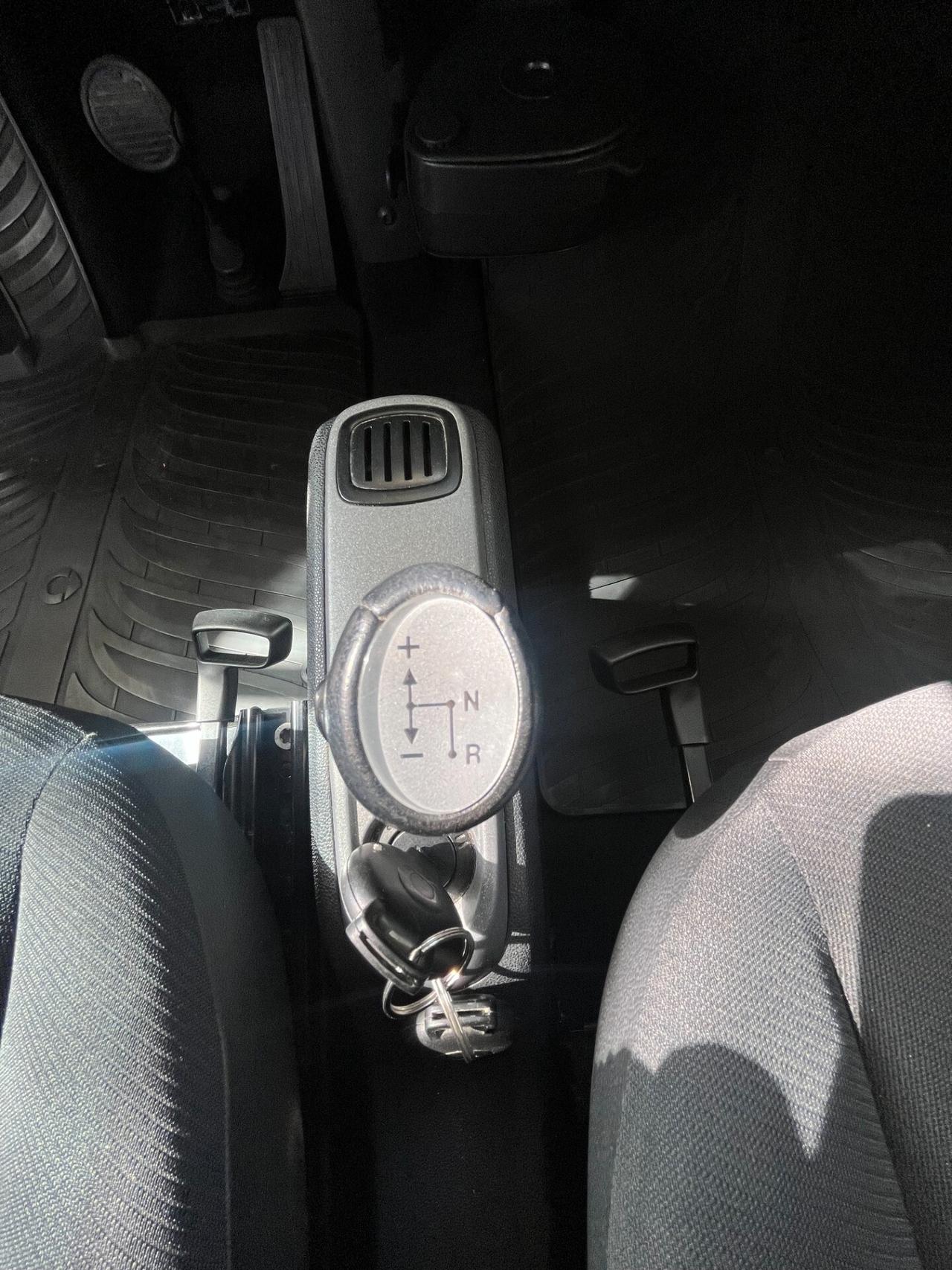 SMART PASSION FORTWO DIESEL 800 45CV TETTO PANORAMICO CAMBIO AUTOMATICO / SEQUENZIALE OK NEOPATENTATI